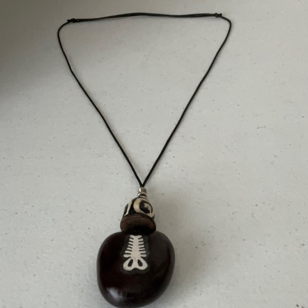 Elegant Black and Silver Pendant Necklace